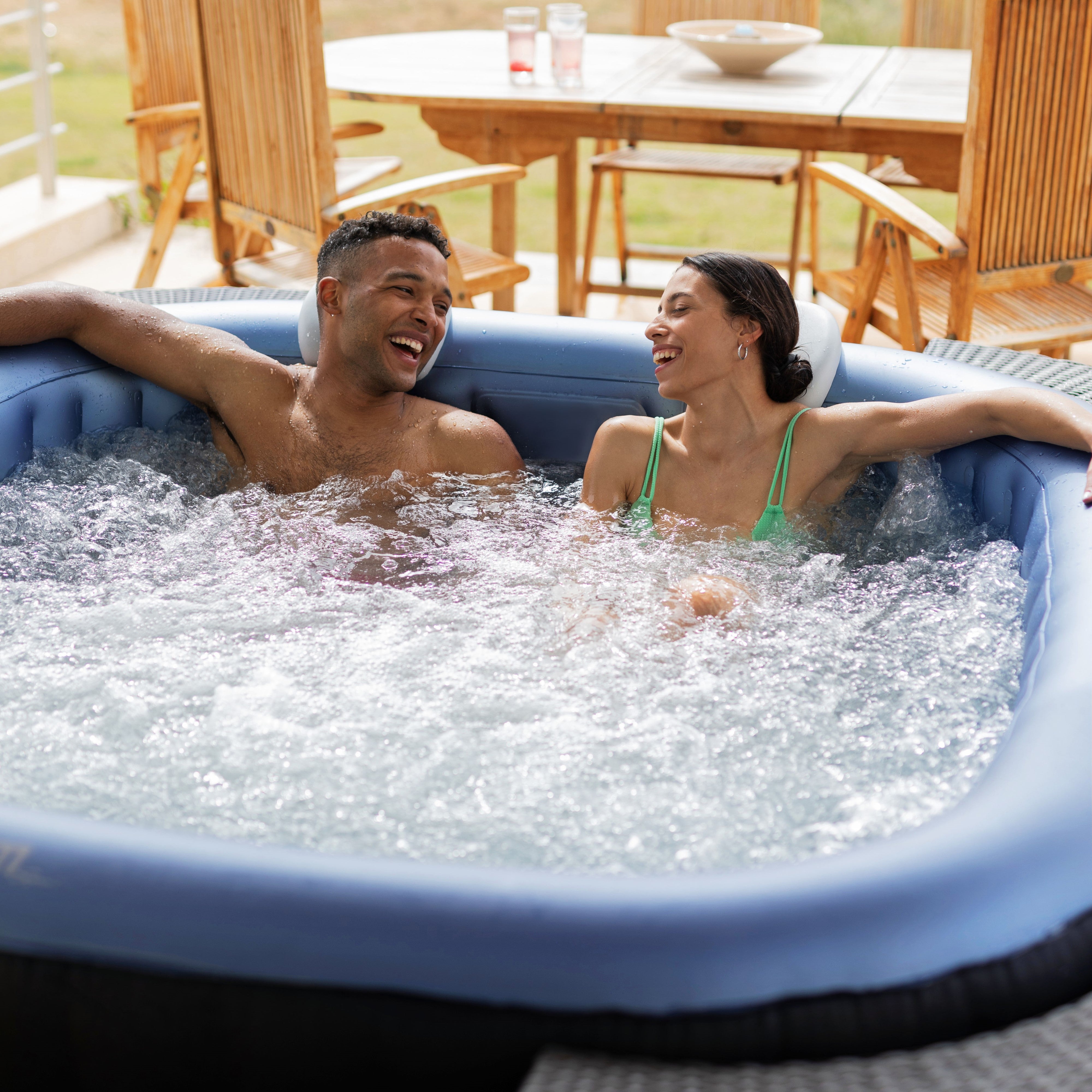 MSpa Comfort TEKAPO 6-Person Inflatable Square Bubble Spa